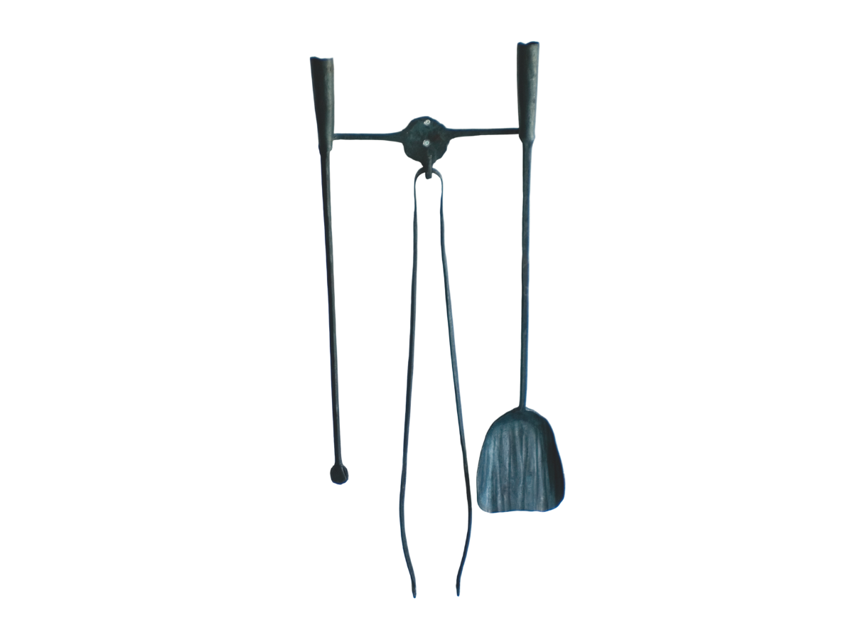 A FERRO E FUOCO . Fireplace tools with wall bracket