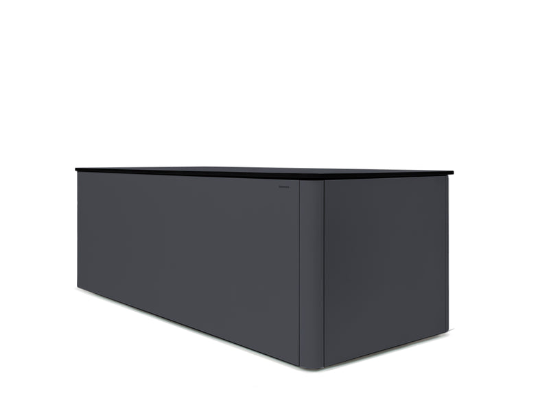 Anthrazitfarbene Kissentruhe RONDA mit abgerundeten Kanten, rechteckige Form. Deckel leicht überstehend. Wetterfestes Material, saubere Linien ohne sichtbare Griffe oder Verzierungen.