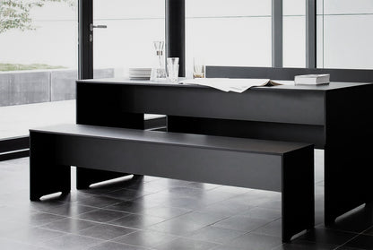 RIVA . Tisch . Indoor